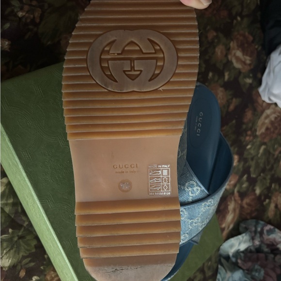 Gucci Platform slides! - Picture 2 of 6